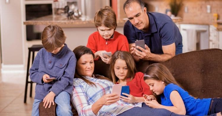 5 Warning Signs You're Addicted to Your Cell Phone (And How to Break Free!)